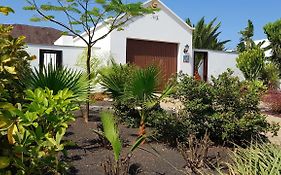 Lovely Villa Nico Playa Blanca, hot tub, communal pool